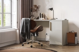 Письменный стол Ада в белом цвете с гладкими фасадами